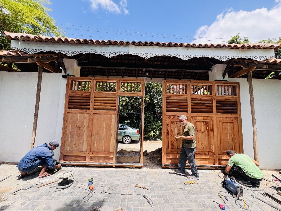 Dual Sliding Gate Motor Installation project photograph 4