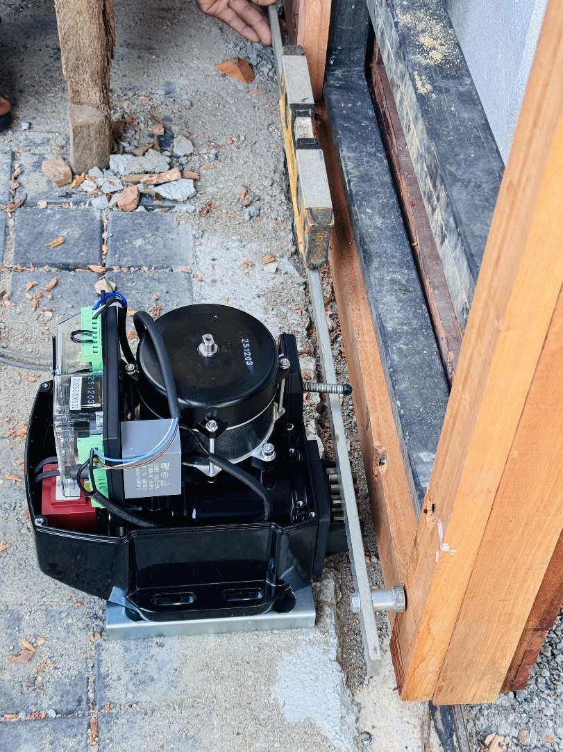 Dual Sliding Gate Motor Installation project photograph 7